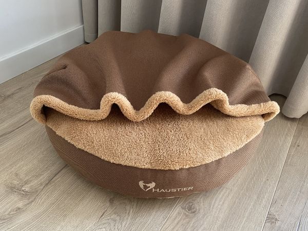 Лежак для Собак та Котів Lounge Honey з капюшоном