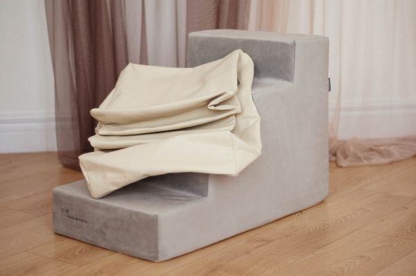 Removable cover for dog stairs on 5 steps