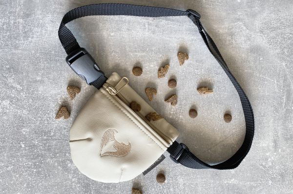 Dog treat bag Ivory