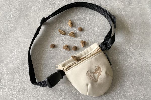 Dog treat bag Ivory
